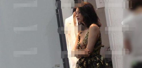 章子怡近照曝光，時尚造型顯身材微凸引猜測